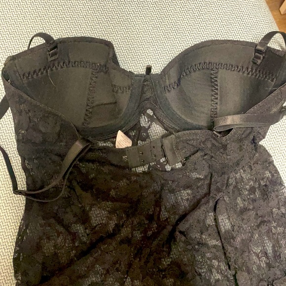 Black Lace lingerie - Picture 3 of 3